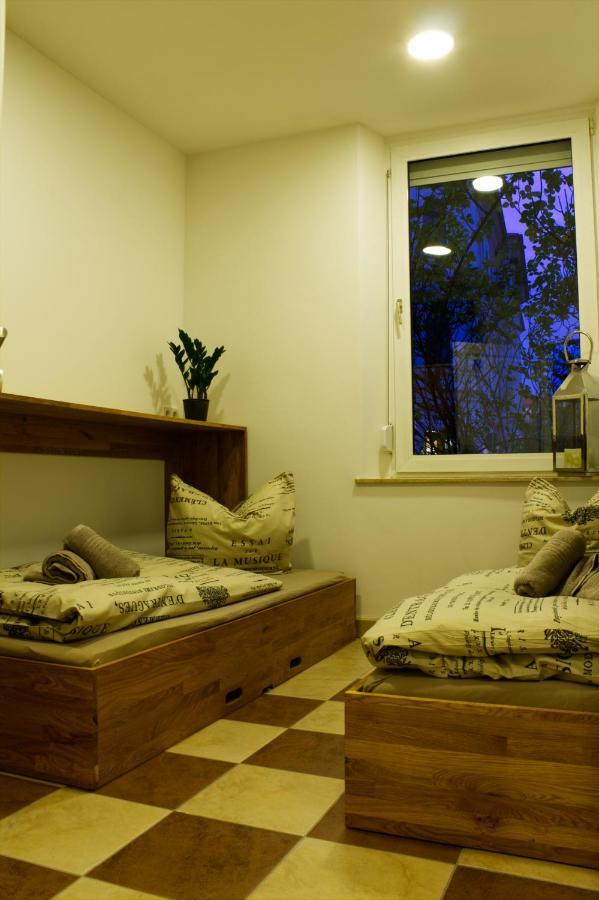 Kl17 Ostel Doebeln Hostel Bagian luar foto