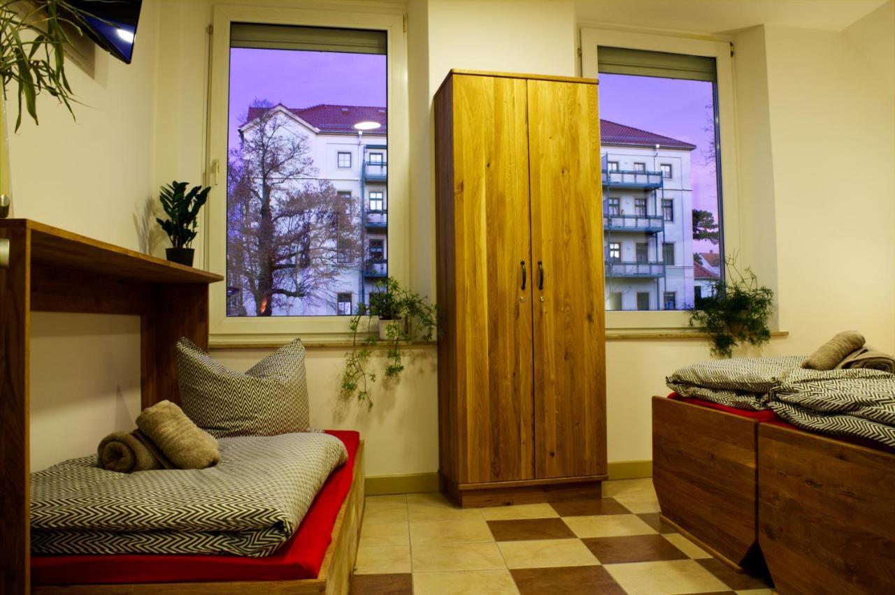 Kl17 Ostel Doebeln Hostel Bagian luar foto